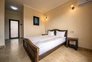 Курортные отели Lastiver Resort Енокаван Двухместный номер с 1 кроватью и видом на горы-1